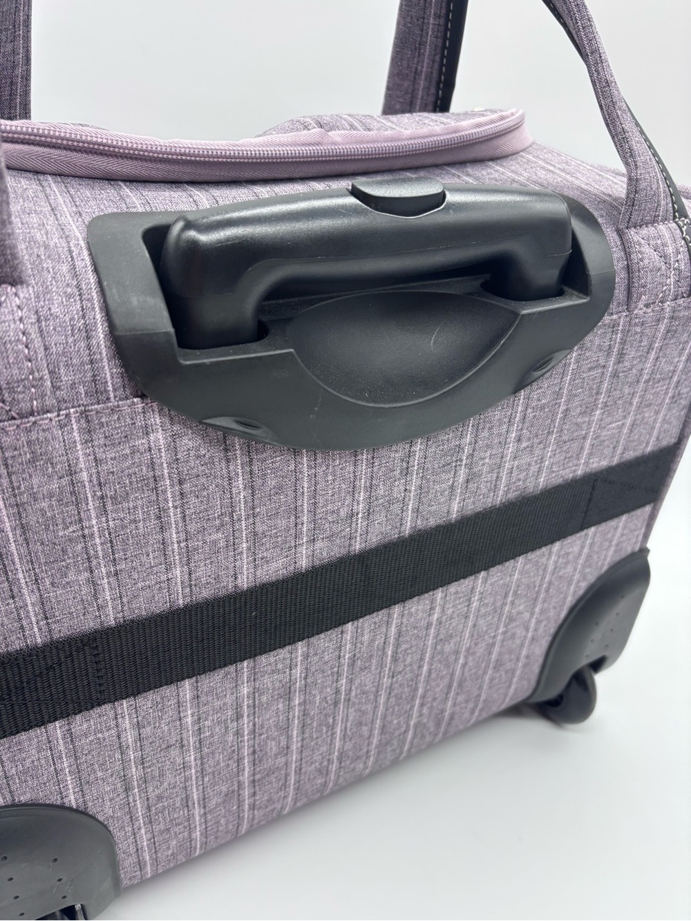 London Fog Lavender Pinstripe Travel Dopp Bag - Picture 4 of 15